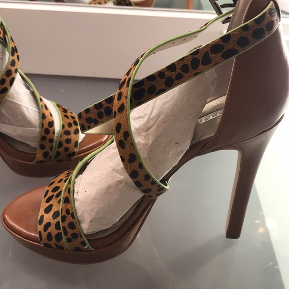 BCBG ENERATION HEELS - Picture 5 of 8